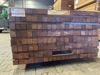 Ca. 77x Guyana Teak Palen Geschaafd, 45x45mm, lengte 16/185cm, 15/215c